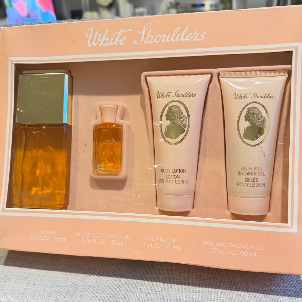 Vintage Gift Set of The Classic American Fragrance White Shoulders by Evyan. New